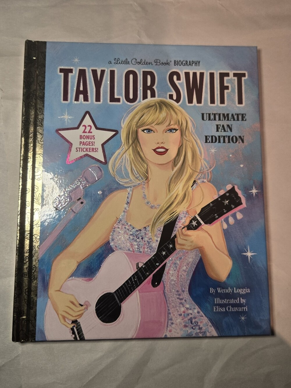 Taylor Swift Ultimate Fan Edition - Pink/Blue Illustrated Biography